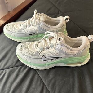 Nike Women's White and Green Sneakers